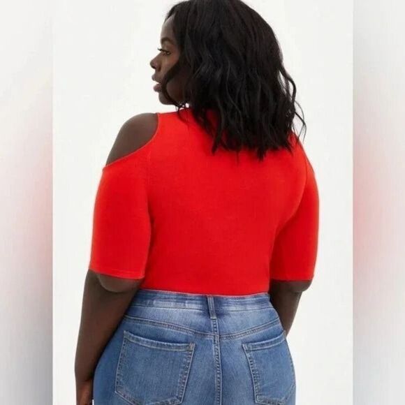 Torrid Red Strappy Foxy Tee Cold Shoulder T-Shirt Women's 2 (2X 18/20) #14777235 - Picture 3 of 8